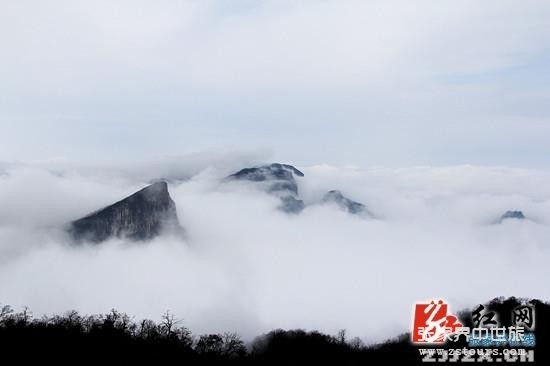 天門四月天 春雪云海齊露臉